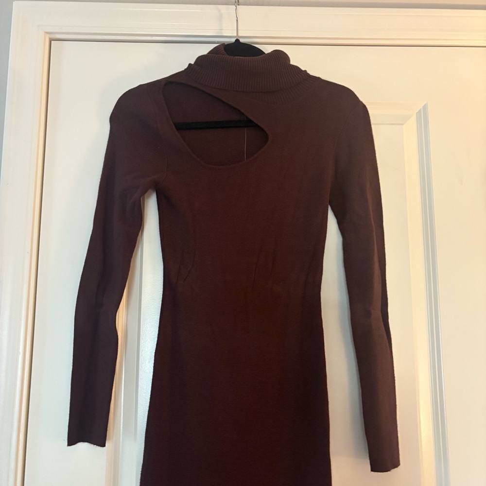 Forever 21 Women’s Chocolate Brown Long Sleeve Cut-Out Midi Dress - Picture 4 of 8